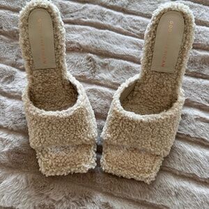 Good American The Standout Cream Sherpa Mule Heels